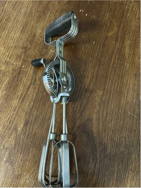 Vintage Ecko Best Hand Held Mixer Egg Beater Black Handle Stainless Steel USA